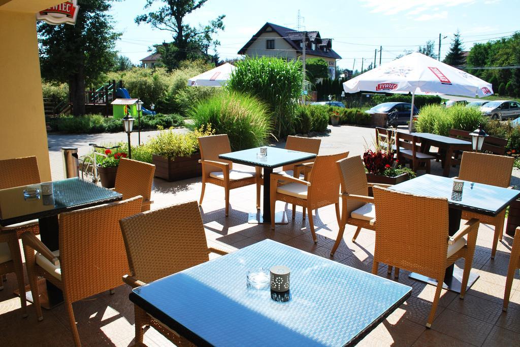 Dwa Bratanki Hotel Rzeszow Ngoại thất bức ảnh